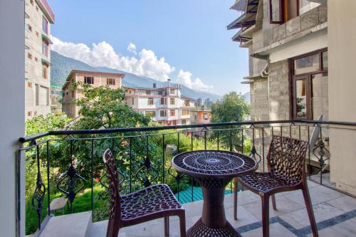 Balcony/terrace, white Mountain Hotels in Aleo Balcony/terrace, white Mountain Hotels in Aleo