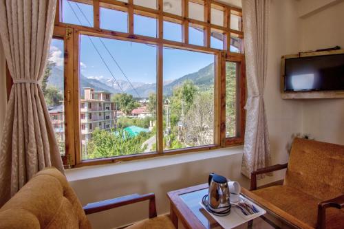 Balcony/terrace, white Mountain Hotels in Aleo Balcony/terrace, white Mountain Hotels in Aleo