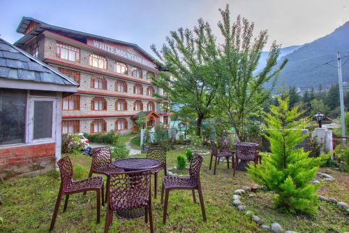 Garden, white Mountain Hotels in Aleo Garden, white Mountain Hotels in Aleo