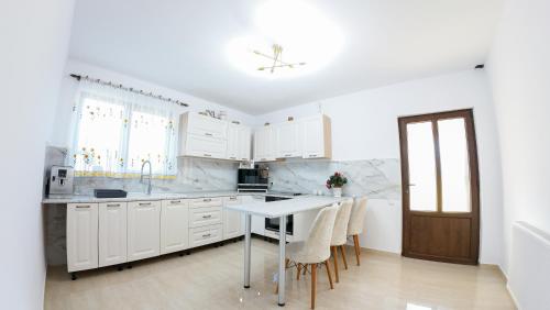 Pensiunea La Bucovina in Manastirea Humorului Pensiunea La Bucovina in Manastirea Humorului