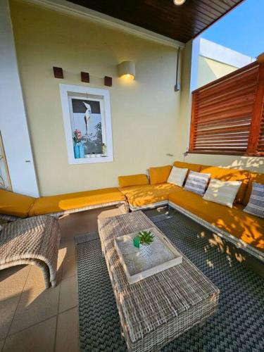 Modern town house with pool and 3 Bdrms in Coxen Hole Modern town house with pool and 3 Bdrms in Coxen Hole