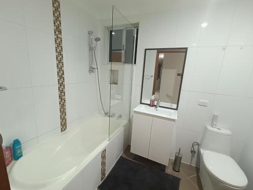 Cozy Room in Spacious Two Story Home - GA in Nyugat-Sydney Cozy Room in Spacious Two Story Home - GA in Nyugat-Sydney