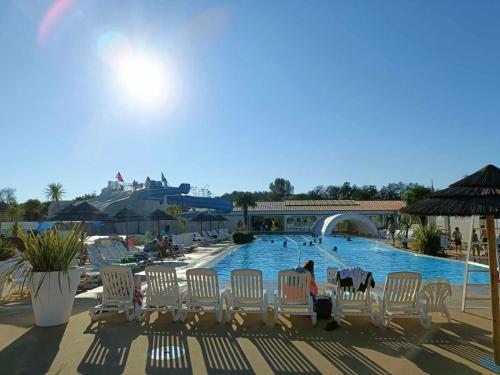 Kilátás, La Palmyre - Les Mathes - Mobil home 3 ch - village loisirs 4 étoiles - les Charmettes (La Palmyre - Les Mathes - Mobil home 3 ch LUXUEUX de 40m2 - Grand emplacement dans village loisirs 4) in La Tremblade Kilátás, La Palmyre - Les Mathes - Mobil home 3 ch - village loisirs 4 étoiles - les Charmettes (La Palmyre - Les Mathes - Mobil home 3 ch LUXUEUX de 40m2 - Grand emplacement dans village loisirs 4) in La Tremblade