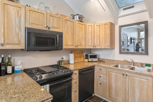 Remodeled Luxury Condo - Skii in Skii out in Telluride (CO) Remodeled Luxury Condo - Skii in Skii out in Telluride (CO)