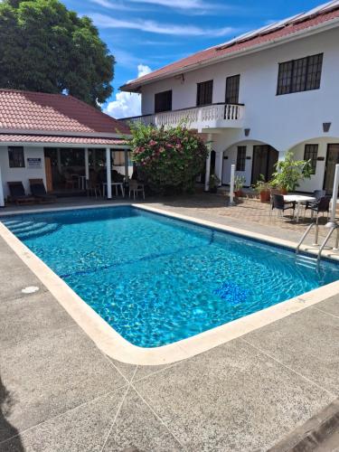 The Hummingbird in Bon Accord Village The Hummingbird in Bon Accord Village