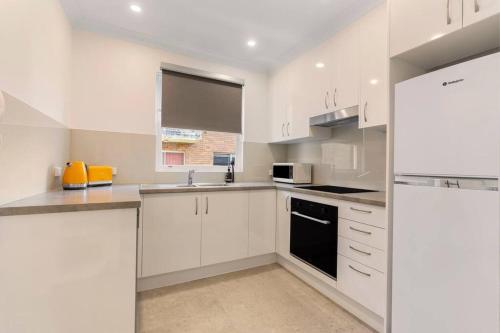 Rose Bay Retreat - light airy balcony AC & views in Rose Bay Rose Bay Retreat - light airy balcony AC & views in Rose Bay