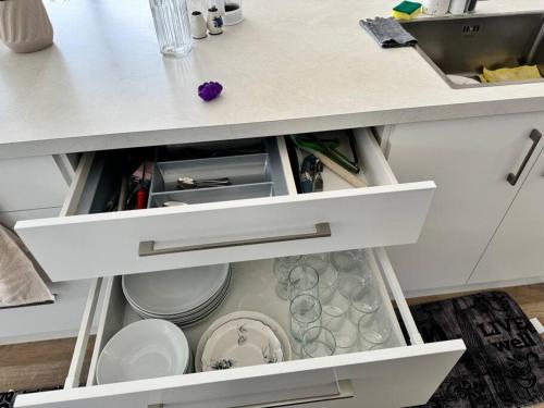 Location ,location sunny house in rolleston in Rolleston Location ,location sunny house in rolleston in Rolleston