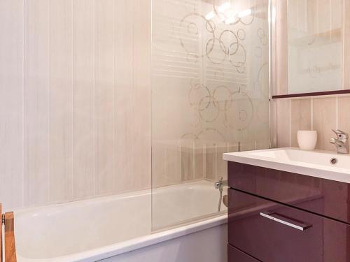 Appartement spacieux avec balcon, depart ski aux pieds - FR-1-344-873 in Les Bruyeres Appartement spacieux avec balcon, depart ski aux pieds - FR-1-344-873 in Les Bruyeres