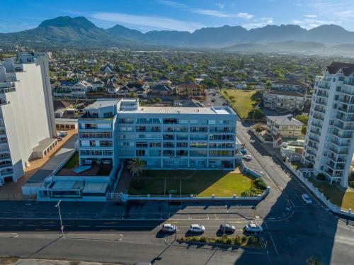 Searenity Sands by Host Agents