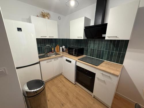 Kitchen, Le Fancy - 6 pers, proche Stade, centre commercial in Villeneuve-la-Garenne Kitchen, Le Fancy - 6 pers, proche Stade, centre commercial in Villeneuve-la-Garenne