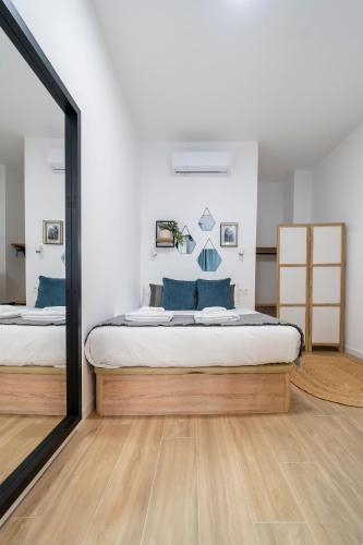 VLC HOST - Ausias March