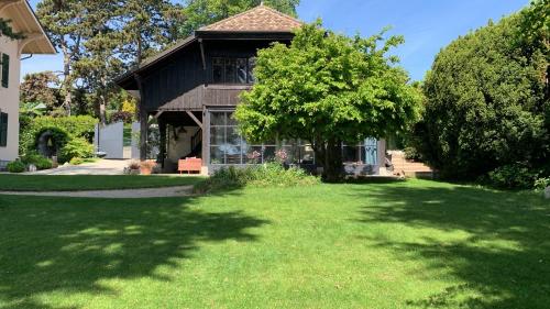 Jardín, 'Le Petit Clos Suites'- Charming Getaway on Leman Lake in Nyon Jardín, 'Le Petit Clos Suites'- Charming Getaway on Leman Lake in Nyon