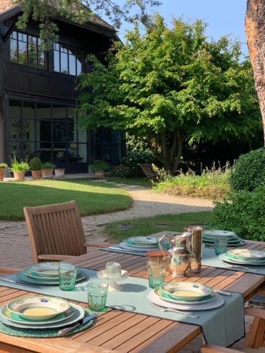 Jardín, 'Le Petit Clos Suites'- Charming Getaway on Leman Lake in Nyon Jardín, 'Le Petit Clos Suites'- Charming Getaway on Leman Lake in Nyon