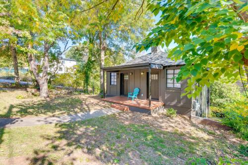 2 Mi to East Atlanta Village Cozy Studio with Porch in Edgewood 2 Mi to East Atlanta Village Cozy Studio with Porch in Edgewood
