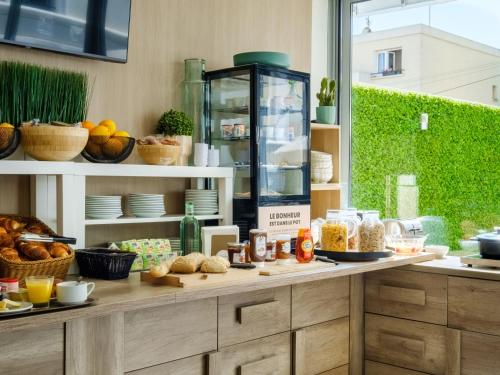 Food and beverages, B&B HOTEL Antibes Juan-les-Pins in Le Fournel Food and beverages, B&B HOTEL Antibes Juan-les-Pins in Le Fournel