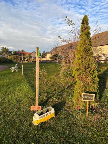 Jardín, Ruhiges Wohlfühlzimmer auf dem Pferdehof Gut Greppin - mit Kochnische, WLAN & kostenlosem Parken (Ruhiges Wohlfuhlzimmer auf dem Pferdehof Gut Greppin - mit Kochnische, WLAN & kostenlosem Parken) in Bitterfeld-Wolfen Jardín, Ruhiges Wohlfühlzimmer auf dem Pferdehof Gut Greppin - mit Kochnische, WLAN & kostenlosem Parken (Ruhiges Wohlfuhlzimmer auf dem Pferdehof Gut Greppin - mit Kochnische, WLAN & kostenlosem Parken) in Bitterfeld-Wolfen