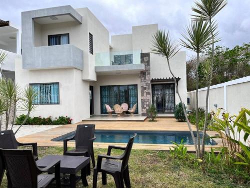 Solara Villa - 2 Bedrooms - Air Cond - Pool - Garden - BBQ