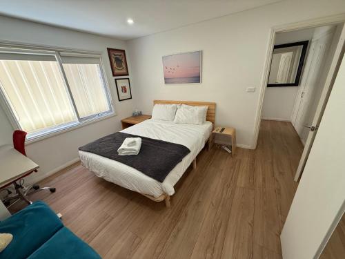 Bed, Private 1 bedroom apartment near beach and shops in Maroubra Bed, Private 1 bedroom apartment near beach and shops in Maroubra