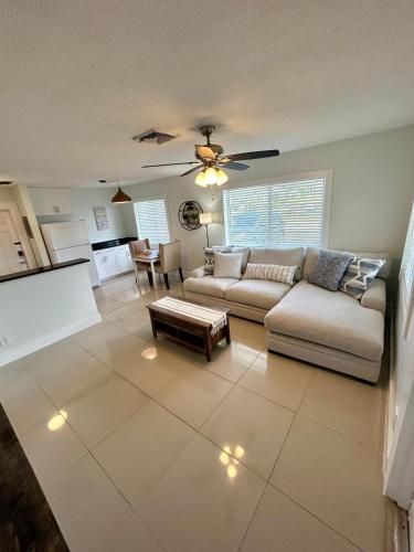 Habitación, 2 min walk to beach with free parking at Lauderdale 17-1 in Lauderdale-by-the-Sea Habitación, 2 min walk to beach with free parking at Lauderdale 17-1 in Lauderdale-by-the-Sea