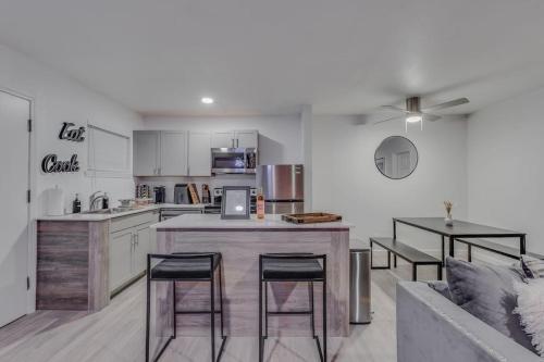 NEW Montrose Gem! Central to Museum District & Downtown Houston near Rothko-kápolna NEW Montrose Gem! Central to Museum District & Downtown Houston near Rothko-kápolna