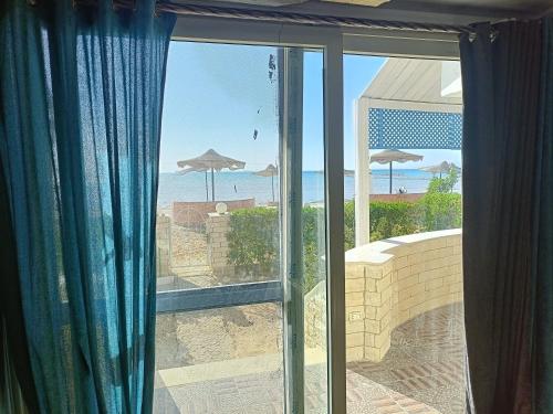 شاليه فيلا فندقي سياحي علي البحر مباشرة بحديقة خاصة in Ras Sedr شاليه فيلا فندقي سياحي علي البحر مباشرة بحديقة خاصة in Ras Sedr