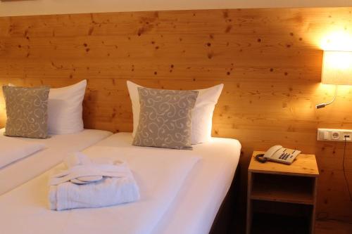 This photo about Zwei Jahreszeiten shared on HyHotel.com