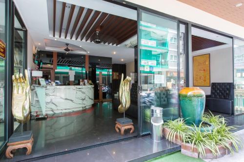 ヘミングウェイズ シルク ホテル10