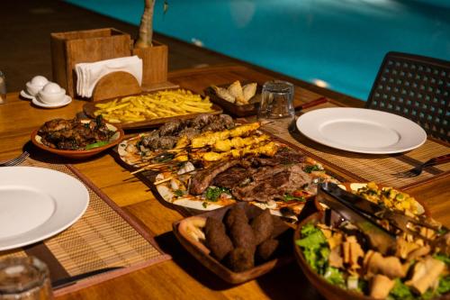 אוכל ומשקאות, Lodge du Ranch de Bandia in סינטיאן אוכל ומשקאות, Lodge du Ranch de Bandia in סינטיאן