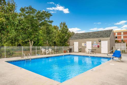 泳池, Sleep Inn & Suites Jacksonville near Camp Lejeune in 阿什塔比拉 (NC) 泳池, Sleep Inn & Suites Jacksonville near Camp Lejeune in 阿什塔比拉 (NC)