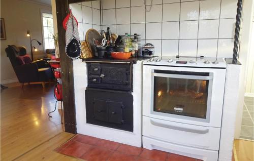 Kitchen, Beautiful Home In Vilshult With Kitchen in Vilshult Kitchen, Beautiful Home In Vilshult With Kitchen in Vilshult