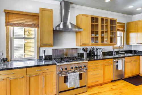 Urban San Francisco Retreat Stunning City Views! near San Francisco Zoo Urban San Francisco Retreat Stunning City Views! near San Francisco Zoo