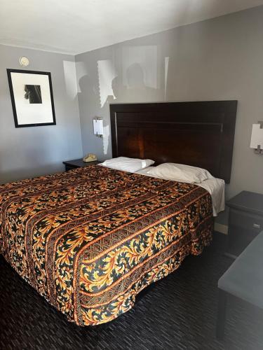 Apache Motel in Uptown Apache Motel in Uptown