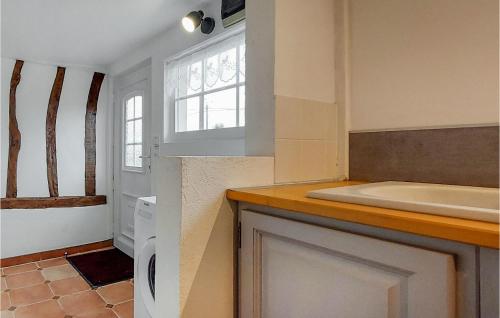 Kitchen, Cozy Home In Berthouville With Wifi in Bernay Kitchen, Cozy Home In Berthouville With Wifi in Bernay