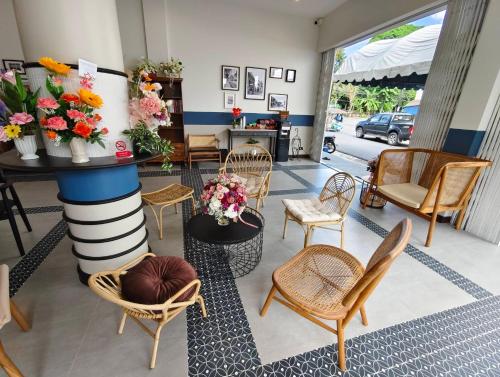 Shared lounge/TV area, Mongkhon Boutique Hotel in Khlung Shared lounge/TV area, Mongkhon Boutique Hotel in Khlung