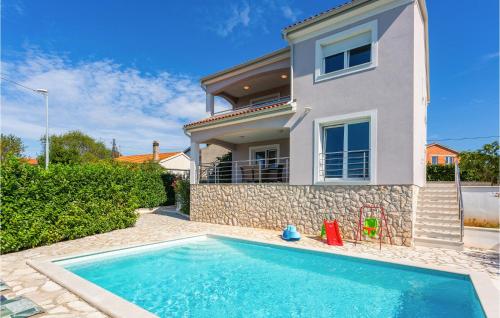 Stunning Home In Linardici With Wifi