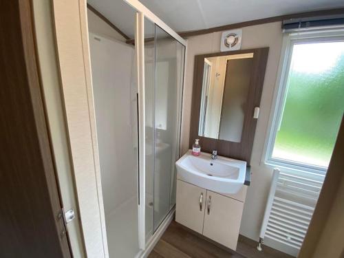 Koie Holiday Home 6 in Stranda Koie Holiday Home 6 in Stranda
