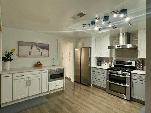 Lakefront House With Breath Taking Views in Agoura Hills Lakefront House With Breath Taking Views in Agoura Hills