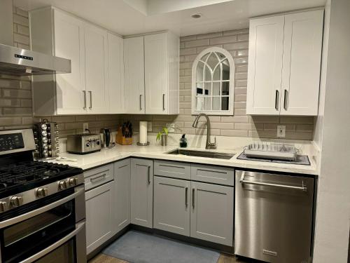 Lakefront House With Breath Taking Views in Agoura Hills Lakefront House With Breath Taking Views in Agoura Hills