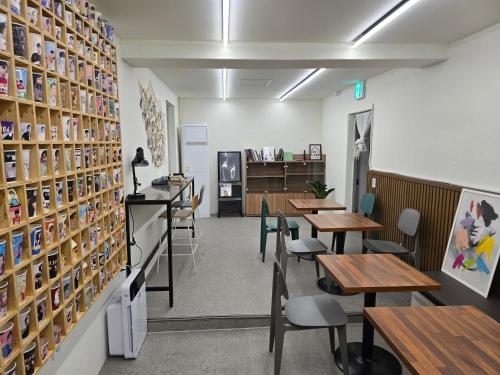 Shared lounge/TV area, Sinchon Lets stay in Sinchon Shared lounge/TV area, Sinchon Lets stay in Sinchon