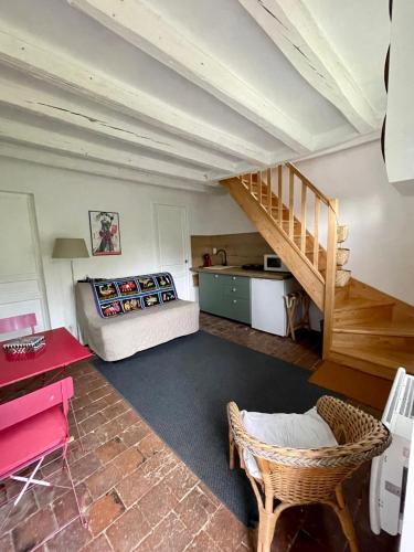 La Maison de Maud in Chaise-Dieu-du-Theil La Maison de Maud in Chaise-Dieu-du-Theil