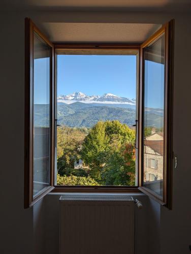 View, Appart 65m2 avec 2 chambres dans ferme renovee - Parking gratuit - Grande vue montagnes in Montbonnot-Saint-Martin View, Appart 65m2 avec 2 chambres dans ferme renovee - Parking gratuit - Grande vue montagnes in Montbonnot-Saint-Martin