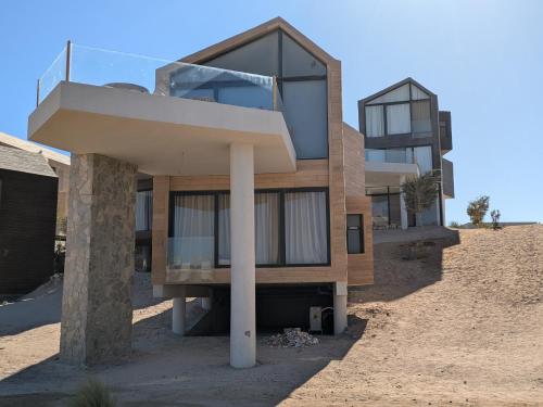 Splendid 2BR Seaview Getaway Free Pool & Beach access