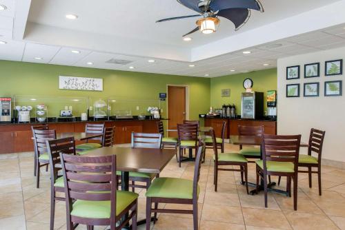 Eten en drinken, Sleep Inn & Suites Port Charlotte-Punta Gorda in Port Charlotte (FL) Eten en drinken, Sleep Inn & Suites Port Charlotte-Punta Gorda in Port Charlotte (FL)