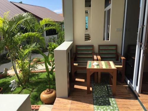 ระเบียง/ชานเรือน, ณดาภา รีสอร์ท (Nadapa Resort) in เกาะเต่า ระเบียง/ชานเรือน, ณดาภา รีสอร์ท (Nadapa Resort) in เกาะเต่า