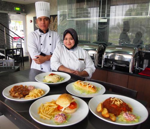 Food and beverages, Roomz Hotel in Kuala Belait Food and beverages, Roomz Hotel in Kuala Belait