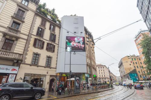 Charming 2-Bedroom Apartment in Milanese Building