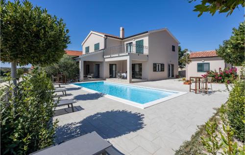 4 Bedroom Awesome Home In Barbat