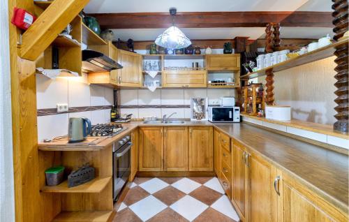 ห้องครัว, Beautiful Home In Bedenica With Wifi in ฮราสซินา ห้องครัว, Beautiful Home In Bedenica With Wifi in ฮราสซินา