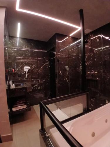ห้องน้ำ, Motel Marselha 5 in เซาลูกัส ห้องน้ำ, Motel Marselha 5 in เซาลูกัส