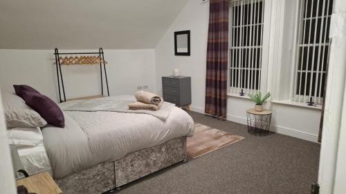 3 Bed Flat - Sleeps 6 - Parking - Wifi in Antrim 3 Bed Flat - Sleeps 6 - Parking - Wifi in Antrim